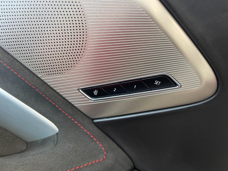 Chevrolet Corvette Vehicle Image 16