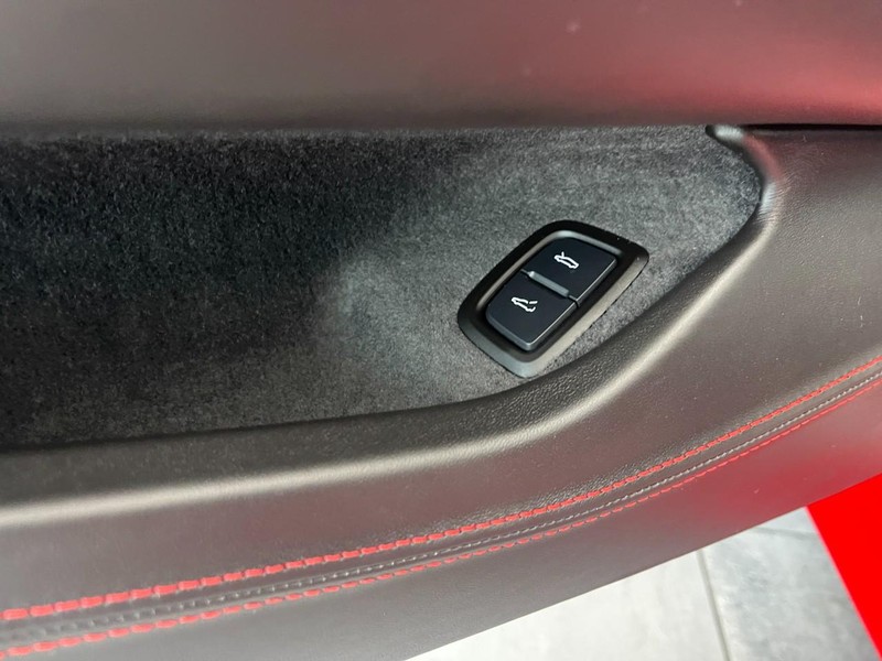 Chevrolet Corvette Vehicle Image 24