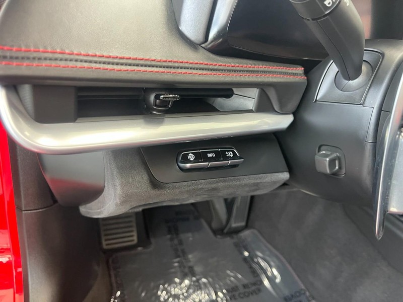 Chevrolet Corvette Vehicle Image 26