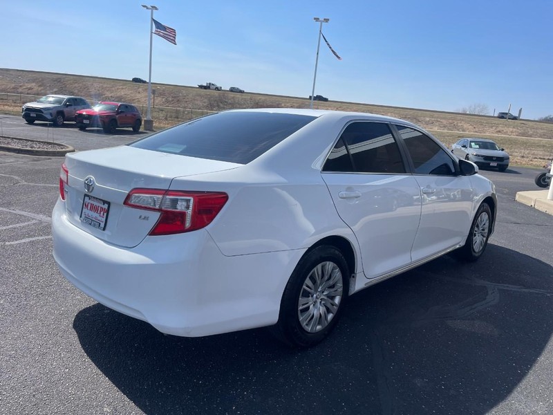 Toyota Camry Vehicle Image 03