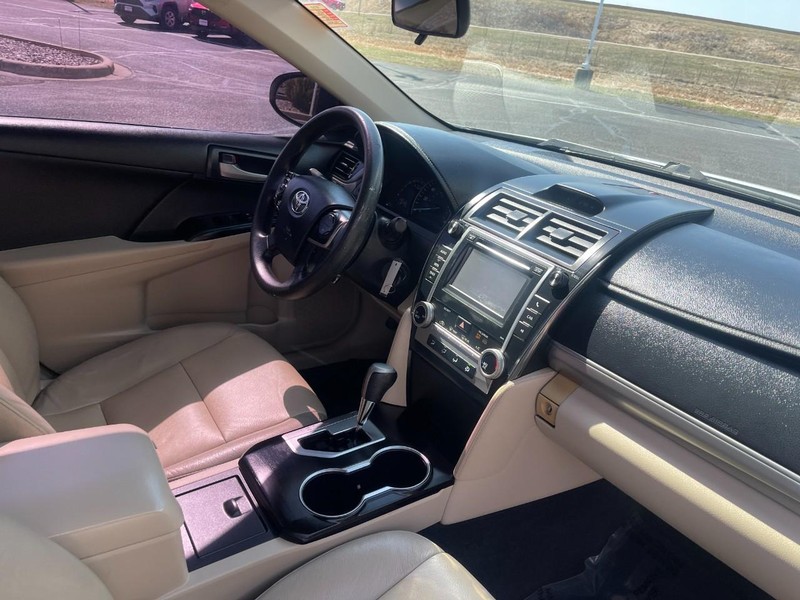 Toyota Camry Vehicle Image 05