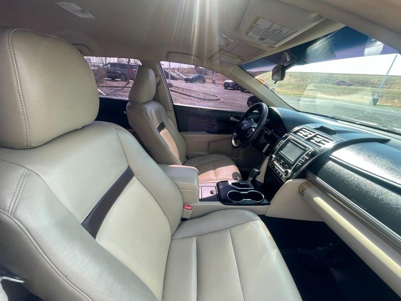 Toyota Camry Vehicle Image 06