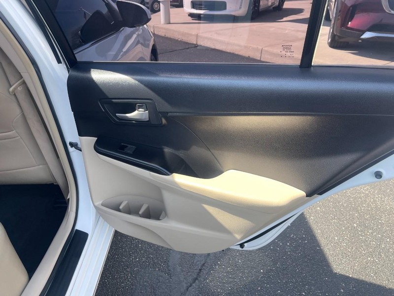 Toyota Camry Vehicle Image 09