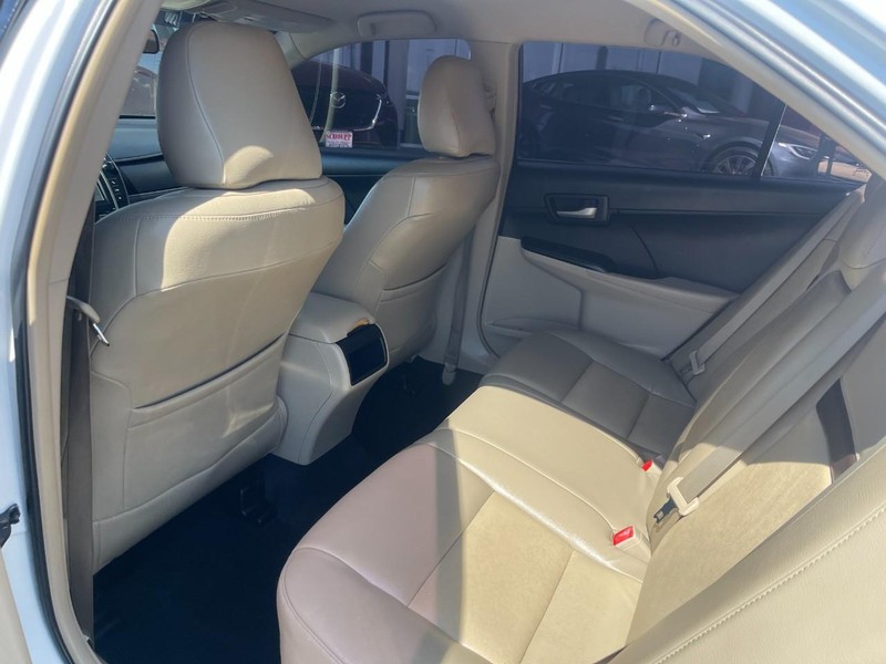 Toyota Camry Vehicle Image 10