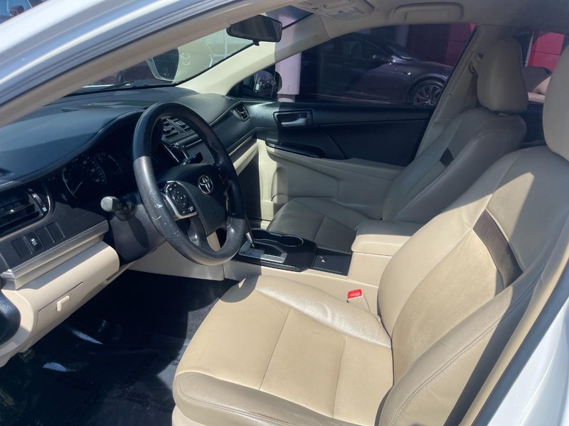 Toyota Camry Vehicle Image 11