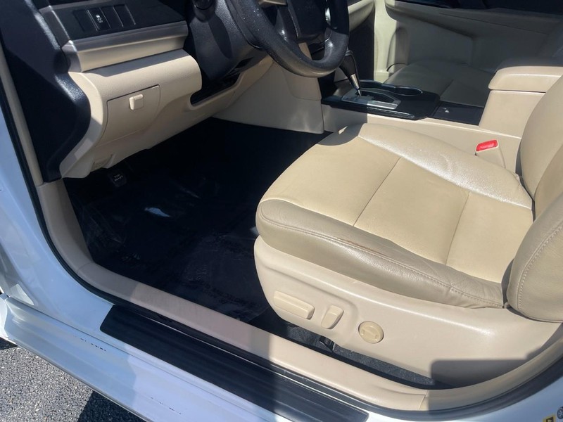 Toyota Camry Vehicle Image 12