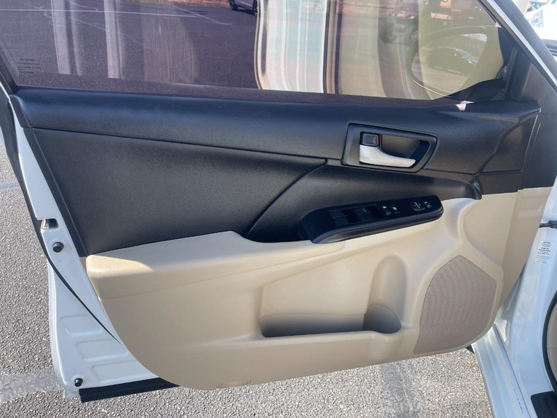 Toyota Camry Vehicle Image 13
