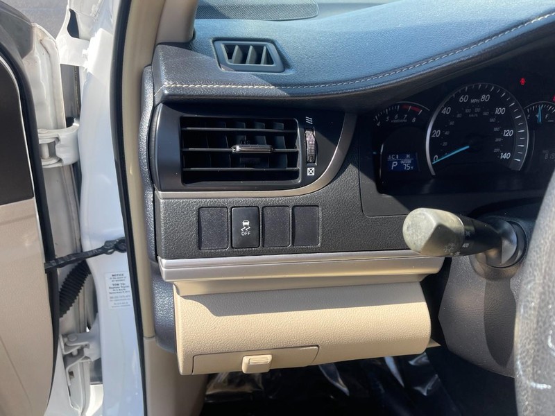 Toyota Camry Vehicle Image 14
