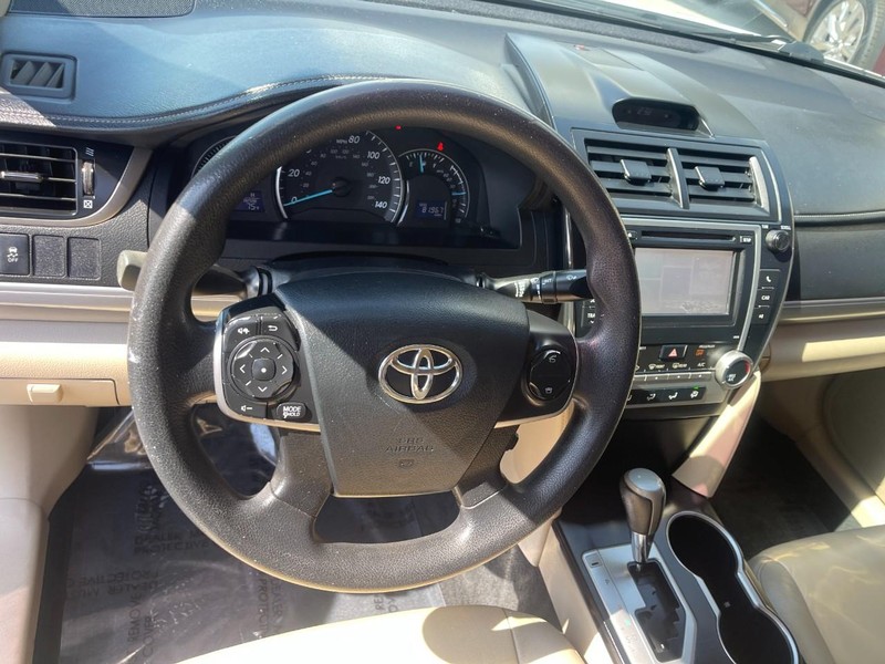 Toyota Camry Vehicle Image 15