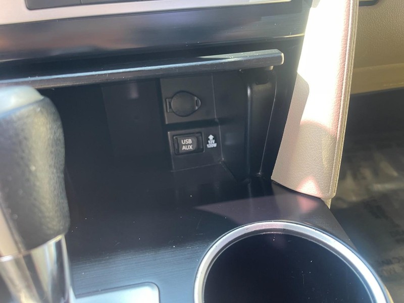 Toyota Camry Vehicle Image 23