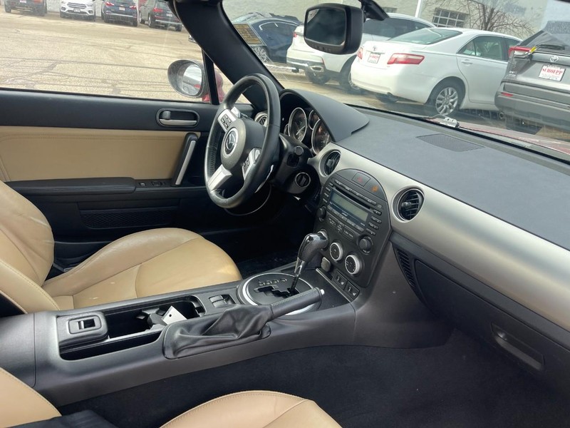 Mazda MX-5 Miata Vehicle Image 02