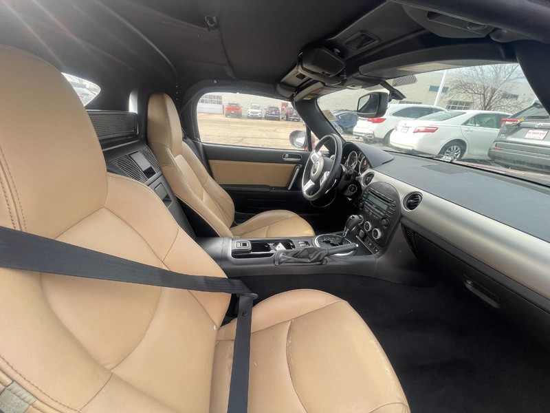 Mazda MX-5 Miata Vehicle Image 03