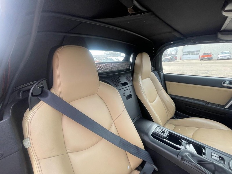 Mazda MX-5 Miata Vehicle Image 04