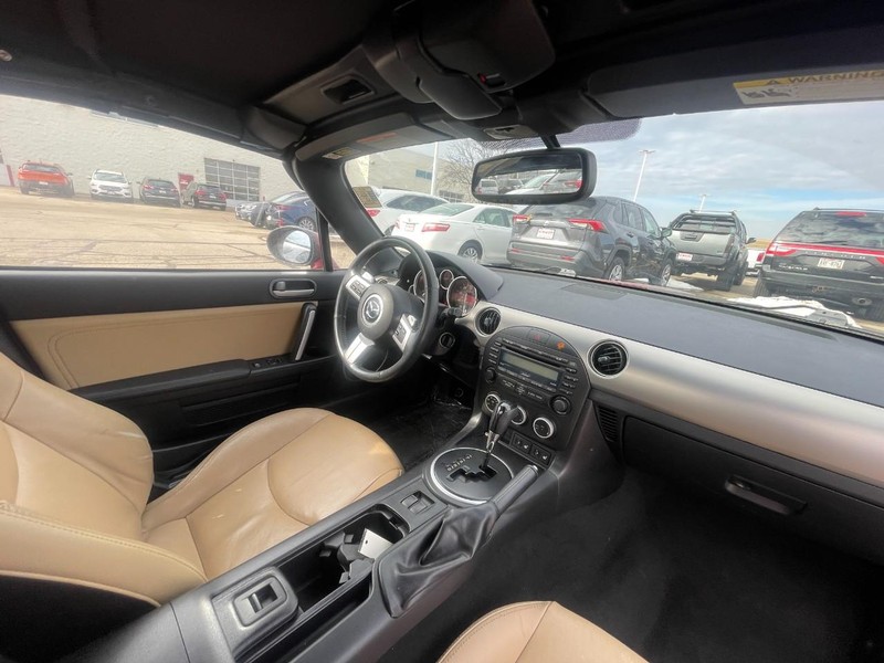 Mazda MX-5 Miata Vehicle Image 05