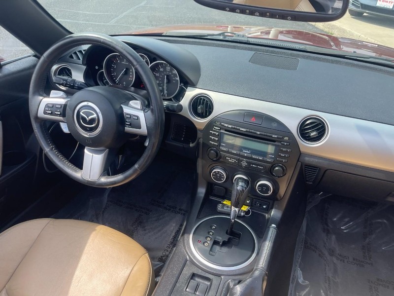 Mazda MX-5 Miata Vehicle Image 09