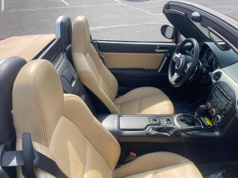 Mazda MX-5 Miata Vehicle Image 10