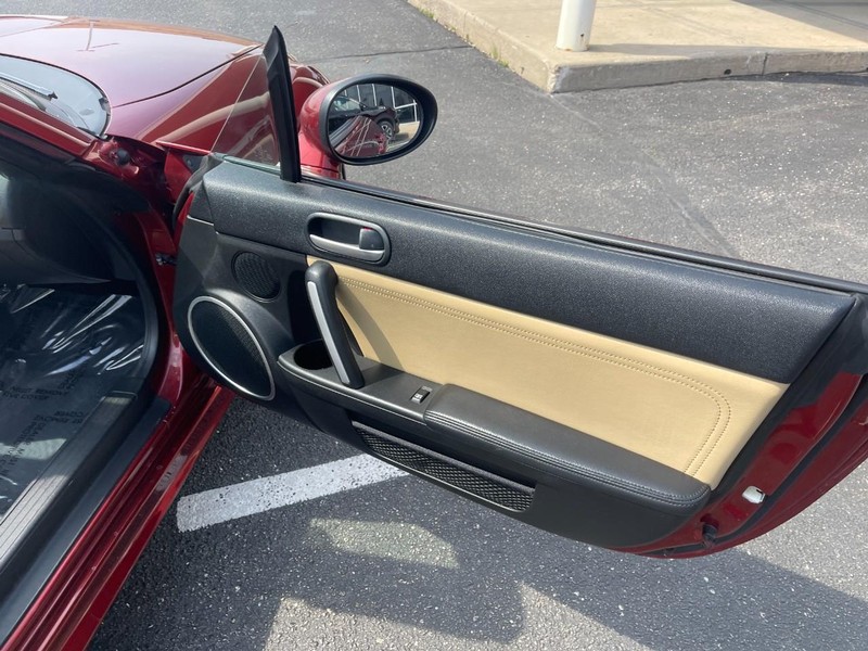 Mazda MX-5 Miata Vehicle Image 11