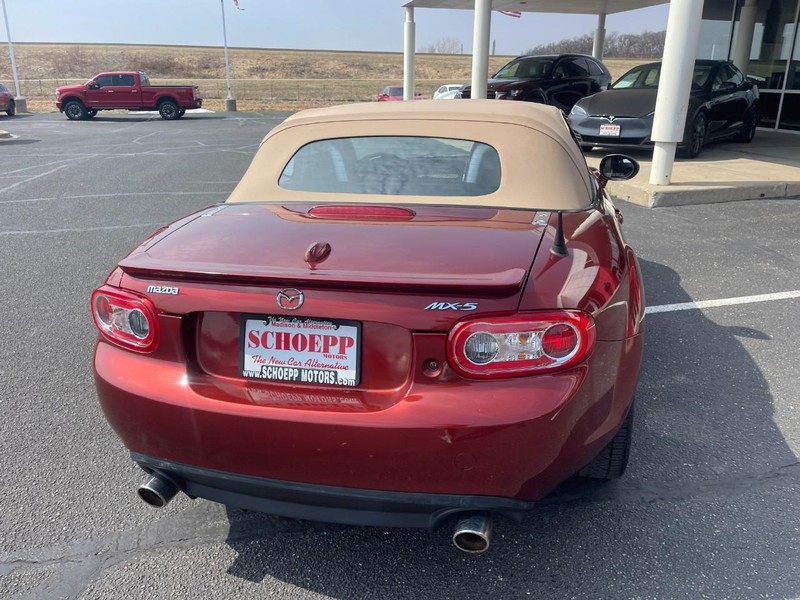 Mazda MX-5 Miata Vehicle Image 24