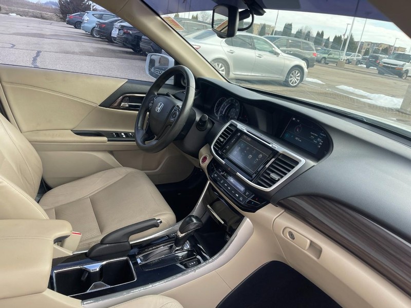 Honda Accord Sedan Vehicle Image 02