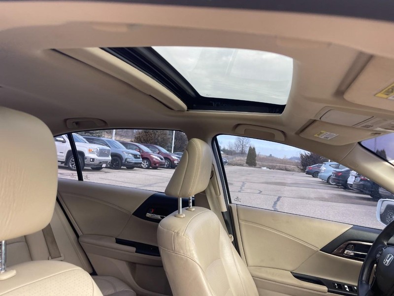 Honda Accord Sedan Vehicle Image 03