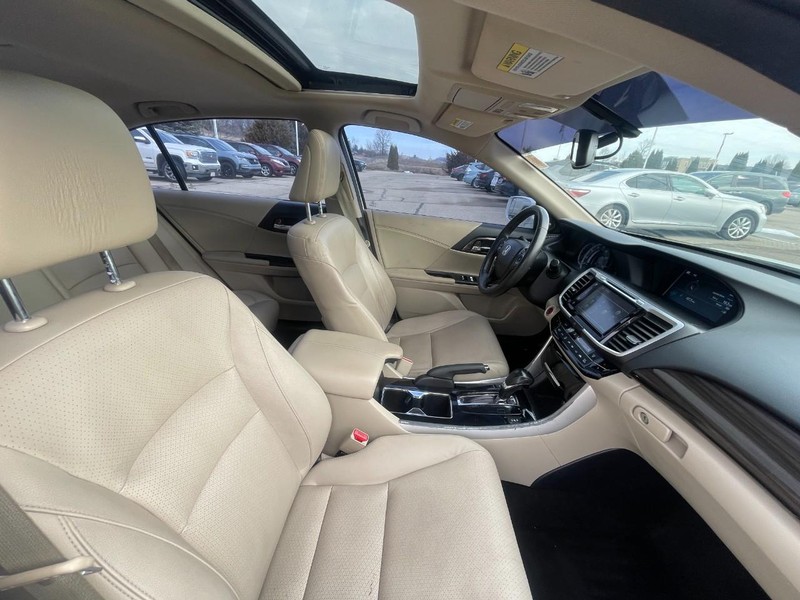 Honda Accord Sedan Vehicle Image 04