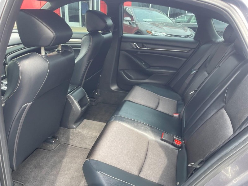 Honda Accord Sedan Vehicle Image 11