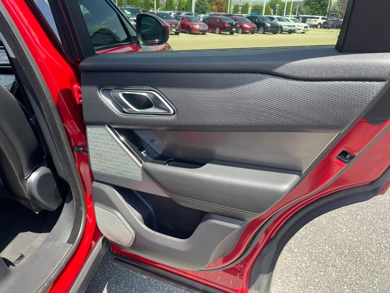 Land Rover Range Rover Velar Vehicle Image 12