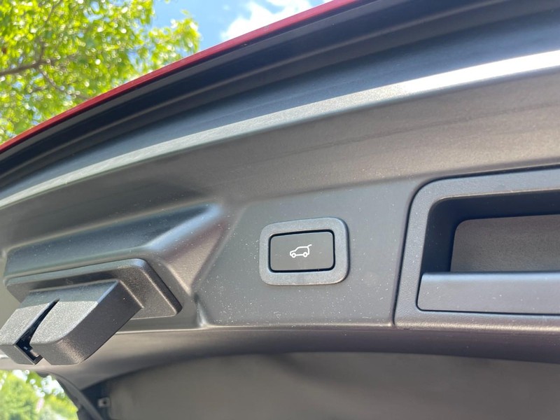 Land Rover Range Rover Velar Vehicle Image 14