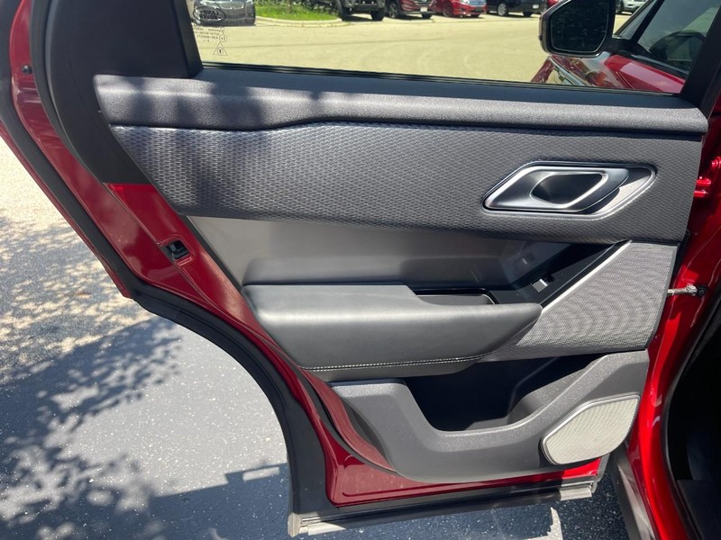 Land Rover Range Rover Velar Vehicle Image 16