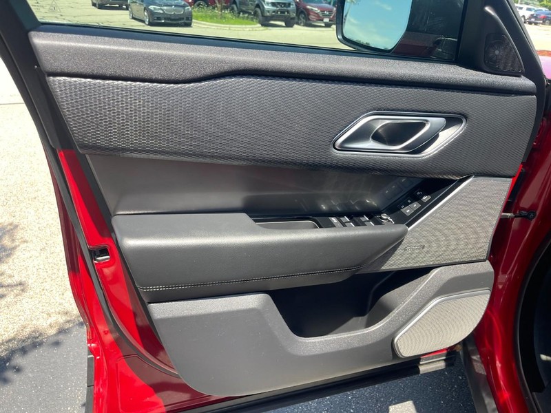 Land Rover Range Rover Velar Vehicle Image 18