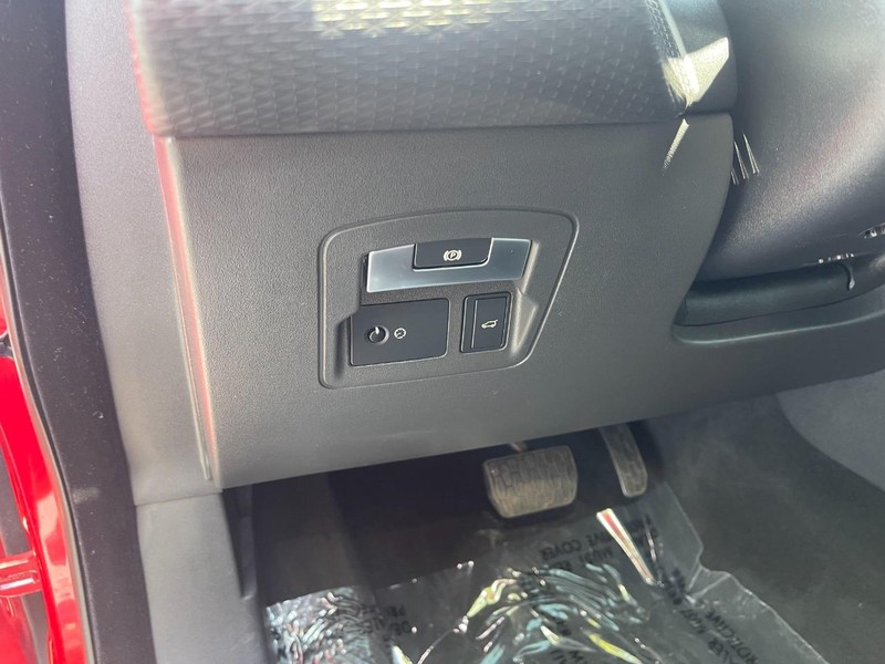 Land Rover Range Rover Velar Vehicle Image 19