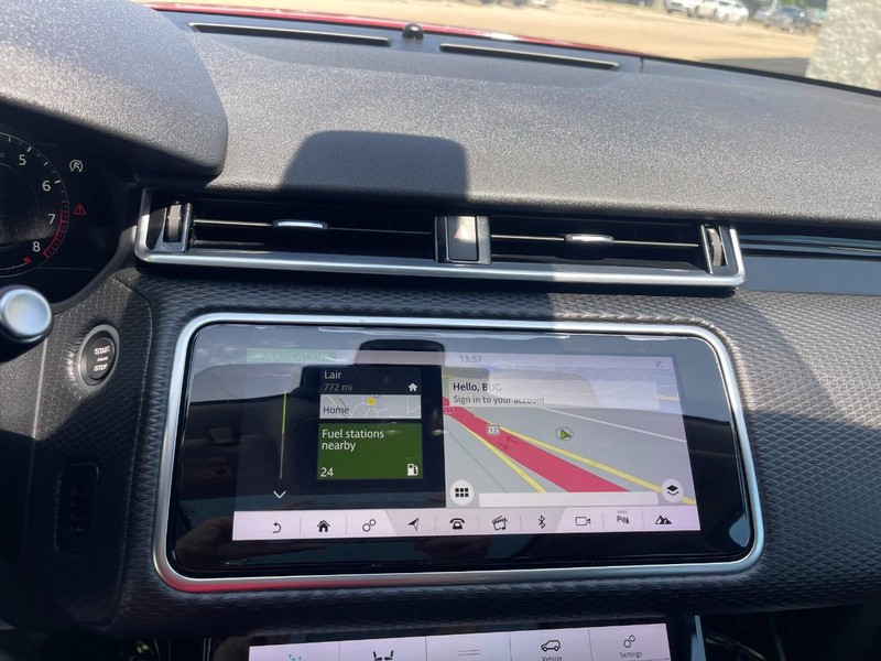 Land Rover Range Rover Velar Vehicle Image 27