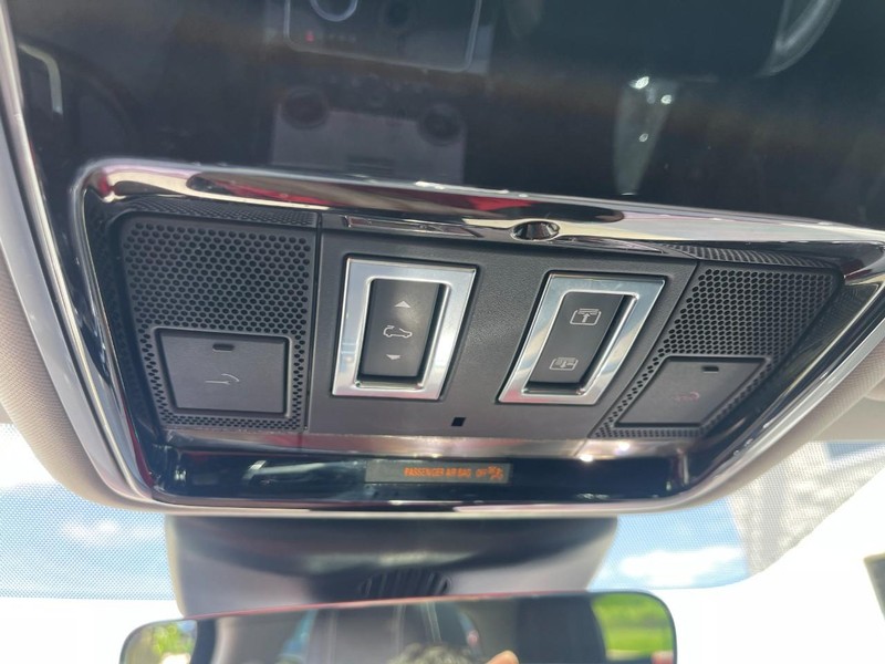 Land Rover Range Rover Velar Vehicle Image 29