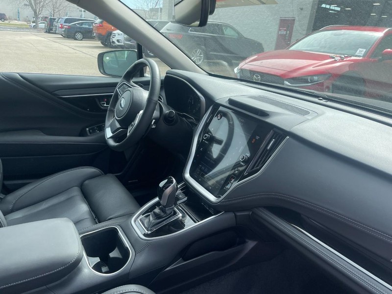 Subaru Legacy Vehicle Image 02