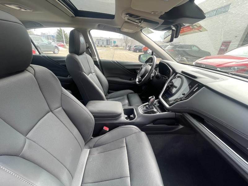 Subaru Legacy Vehicle Image 04