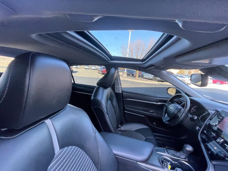 Toyota Camry Vehicle Image 05