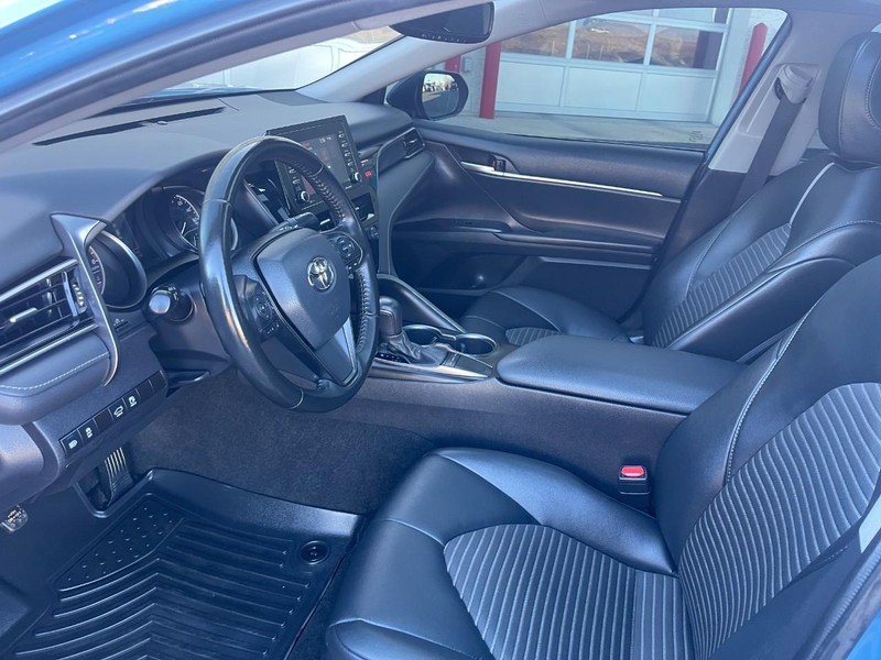 Toyota Camry Vehicle Image 13