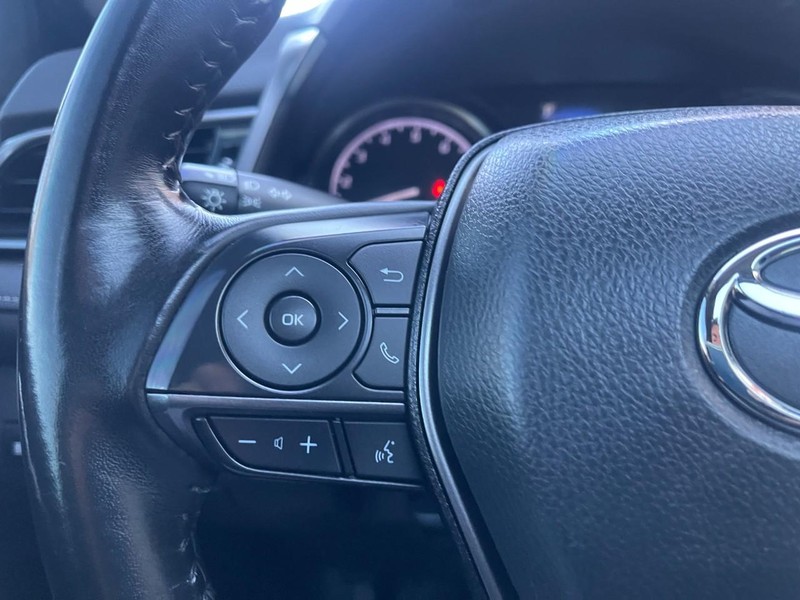 Toyota Camry Vehicle Image 18