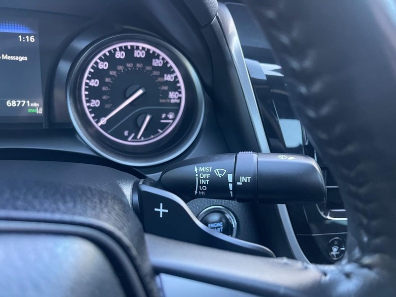 Toyota Camry Vehicle Image 21