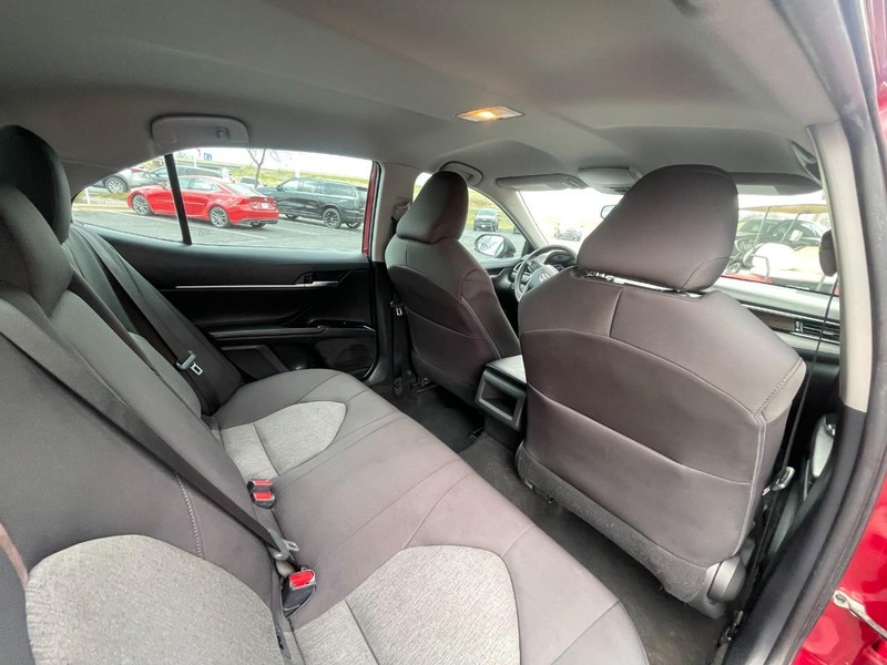 Toyota Camry Vehicle Image 09