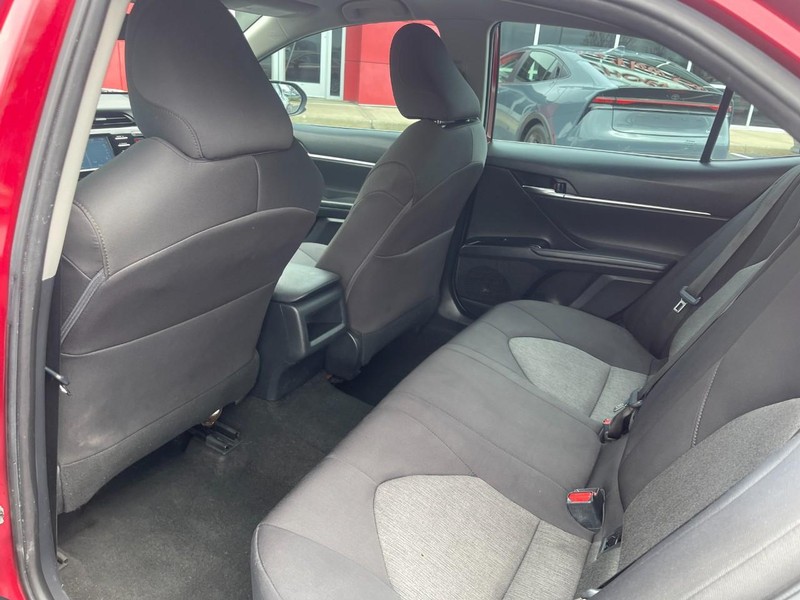 Toyota Camry Vehicle Image 10