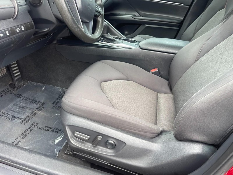 Toyota Camry Vehicle Image 12