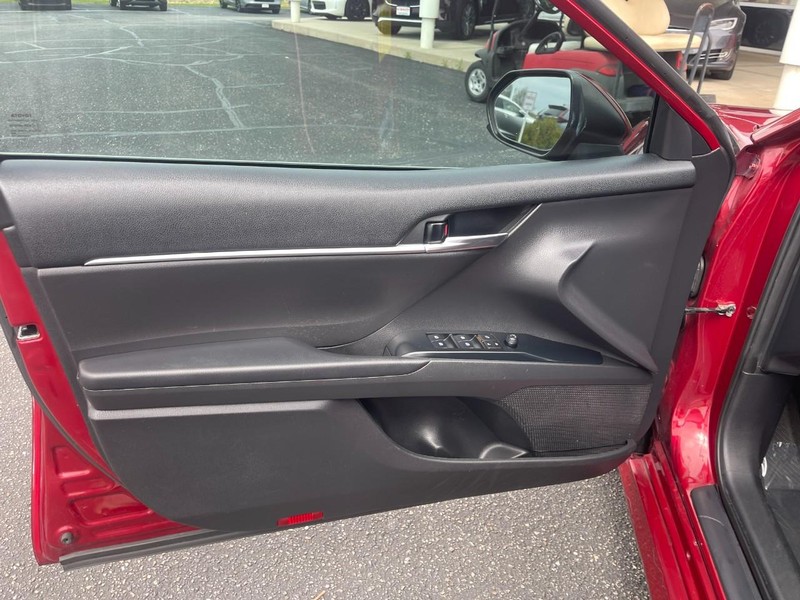 Toyota Camry Vehicle Image 13