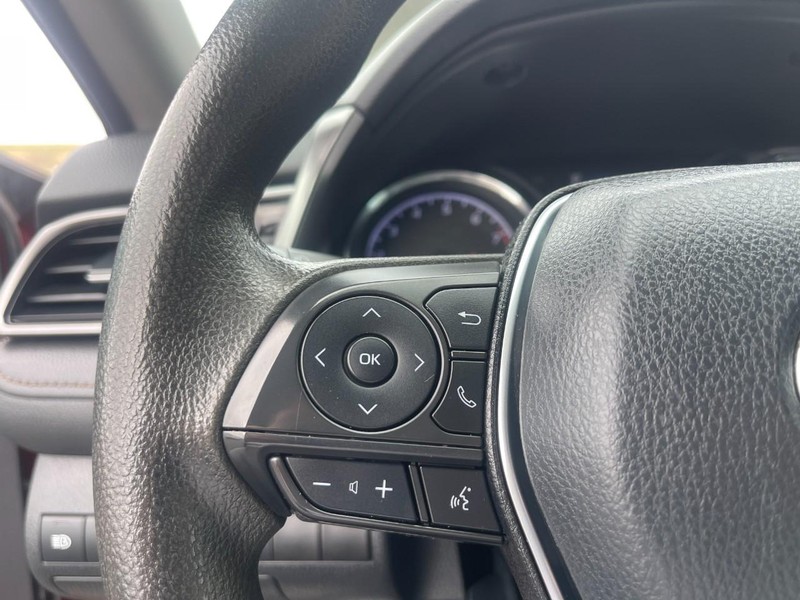 Toyota Camry Vehicle Image 16
