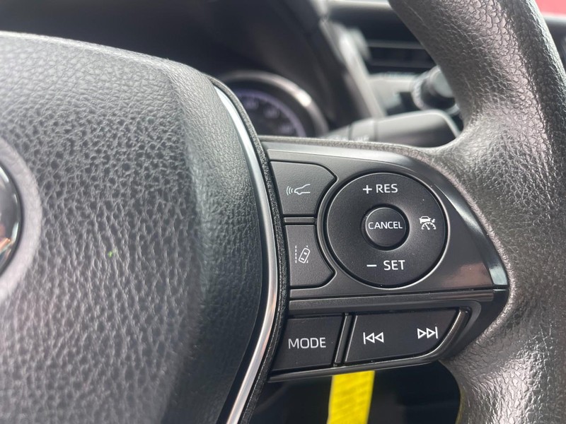 Toyota Camry Vehicle Image 17