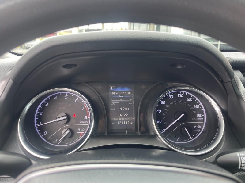 Toyota Camry Vehicle Image 18