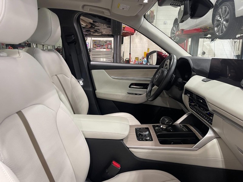 Mazda CX-90 Vehicle Image 04