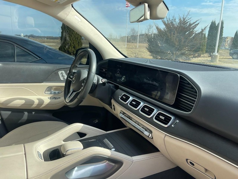 Mercedes-Benz GLE Vehicle Image 02