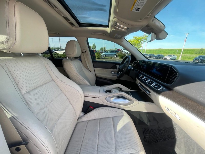 Mercedes-Benz GLE Vehicle Image 11