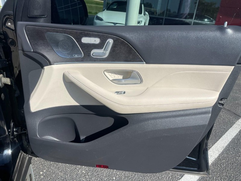 Mercedes-Benz GLE Vehicle Image 12